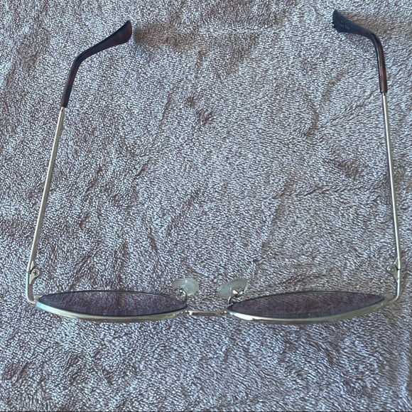 O by Oscar de La Renta sunglasses + Free Case. - Picture 9 of 13